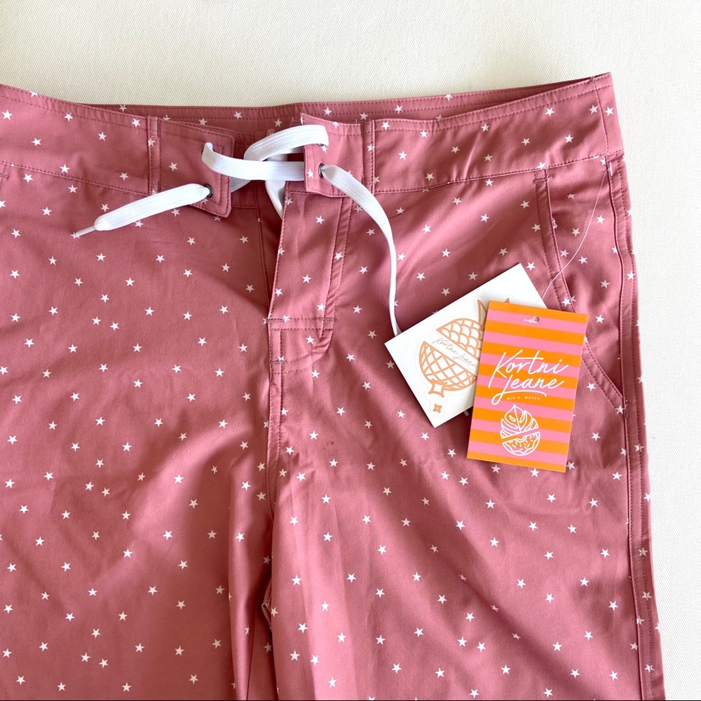 Men’s board shorts/ swim trunks
